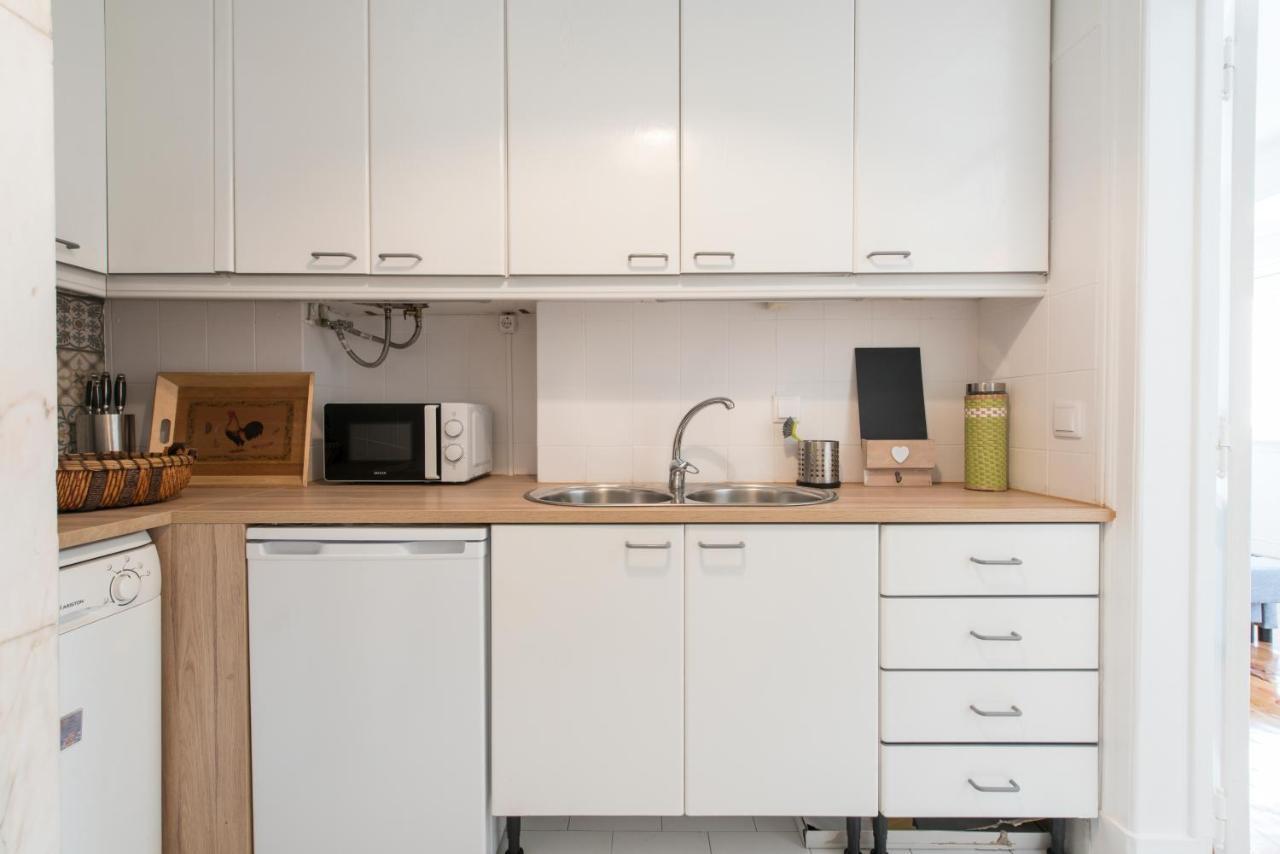 Cozy Apartment With Castel View Lisboa Exteriör bild