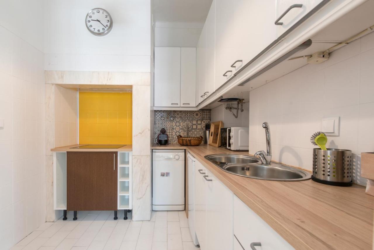 Cozy Apartment With Castel View Lisboa Exteriör bild